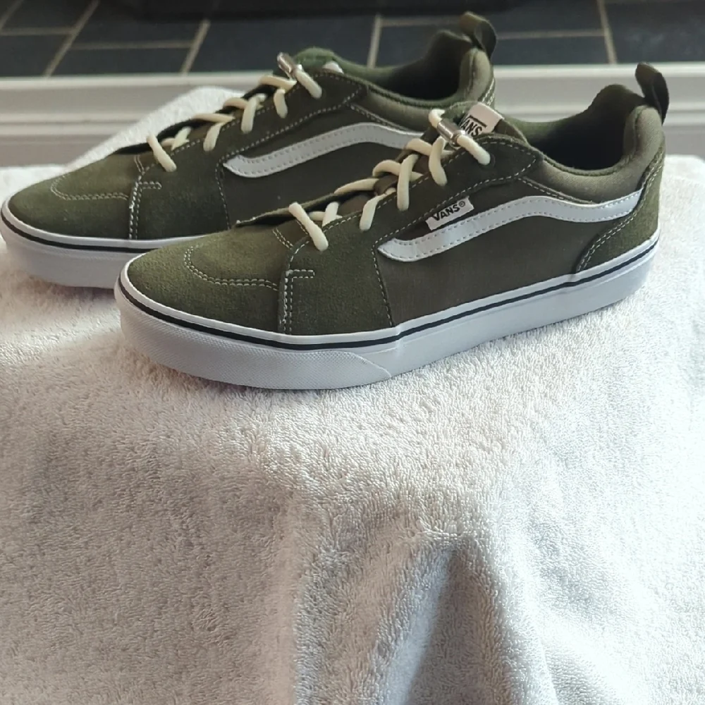 Vans Youth 7 Olive and White Filmore  Seuade Sneakers....